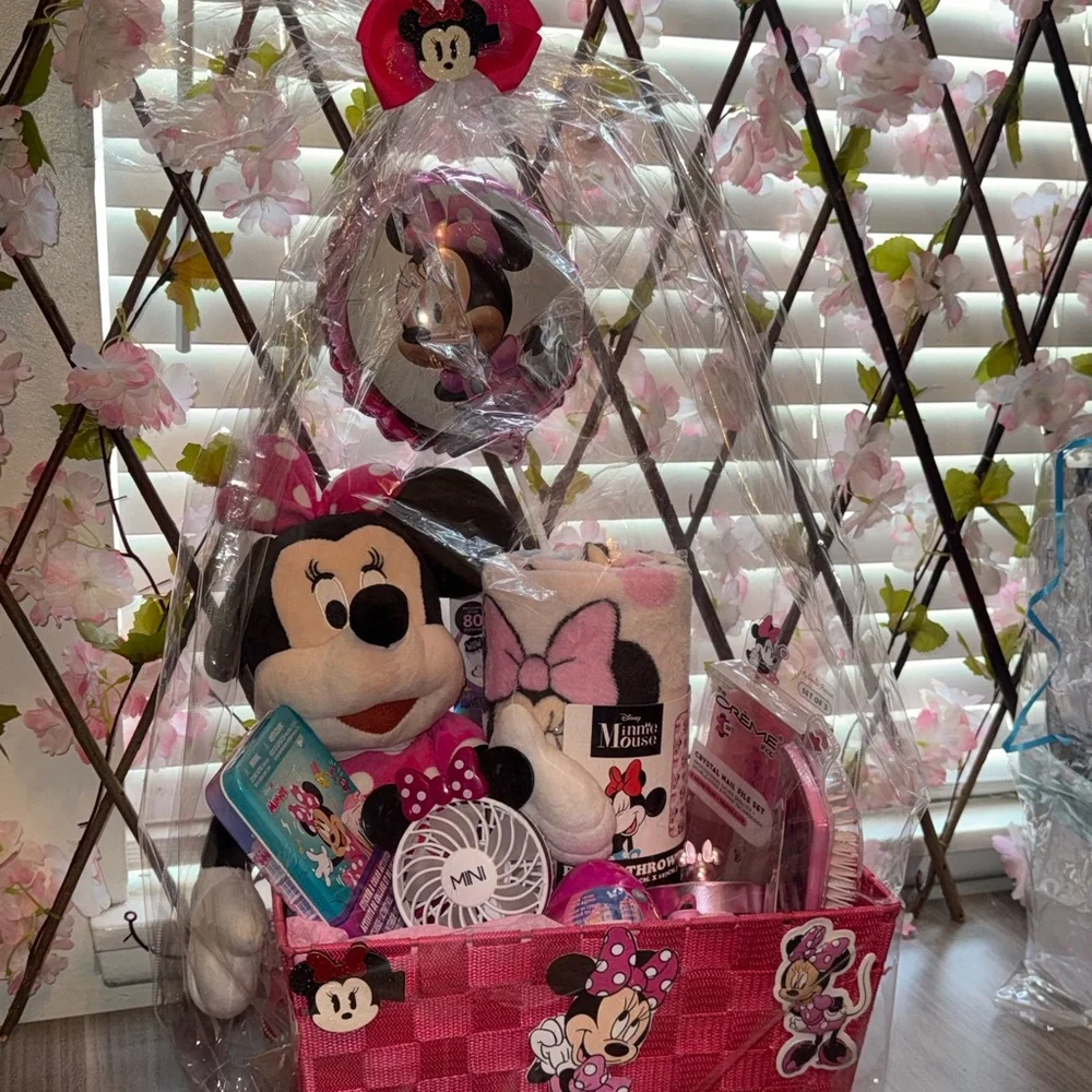 Minnie Mouse Pink Party Gift Basket - Home Party Supplies
